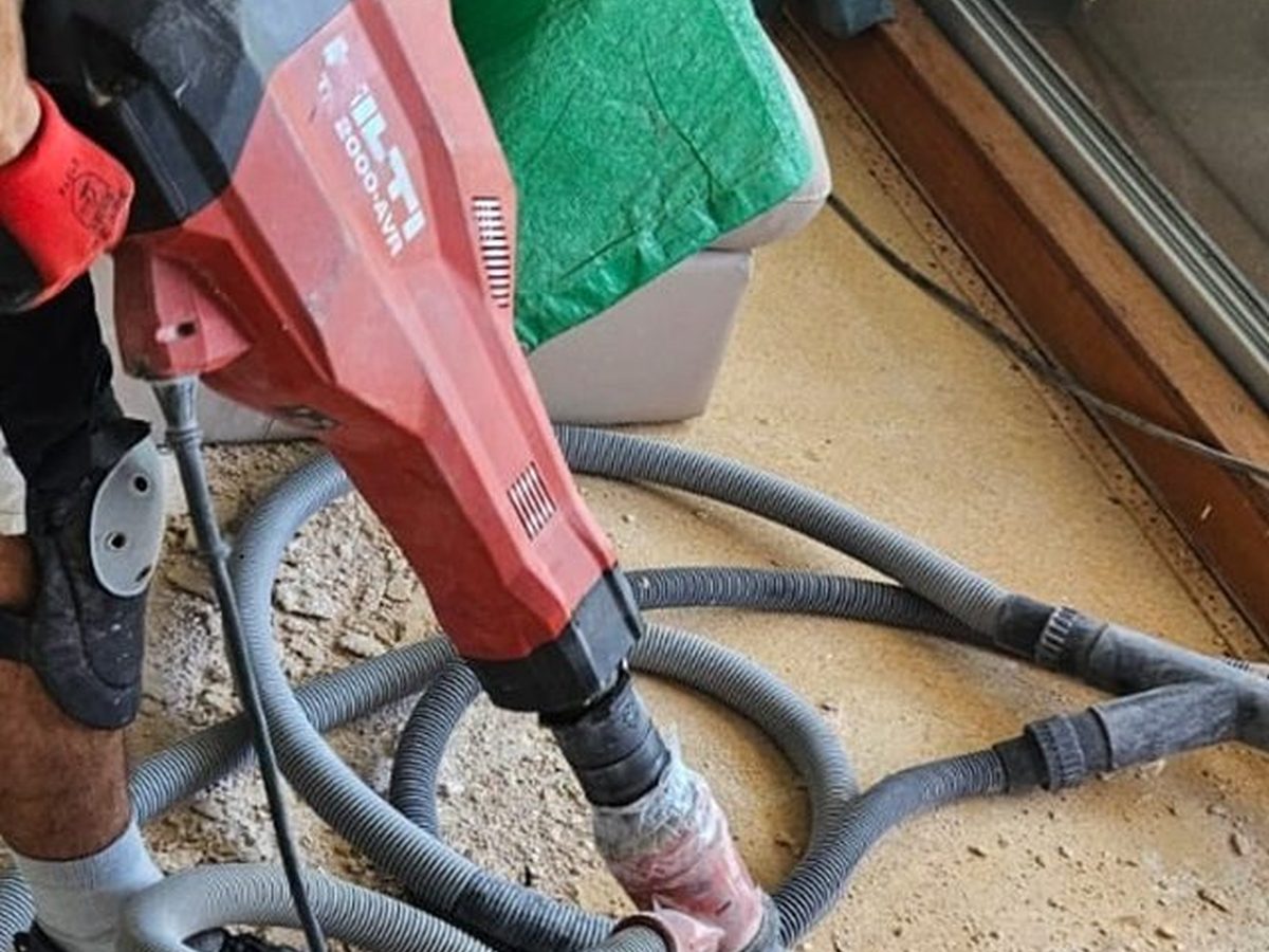 Odstraňovanie magnezitovej vrstvy